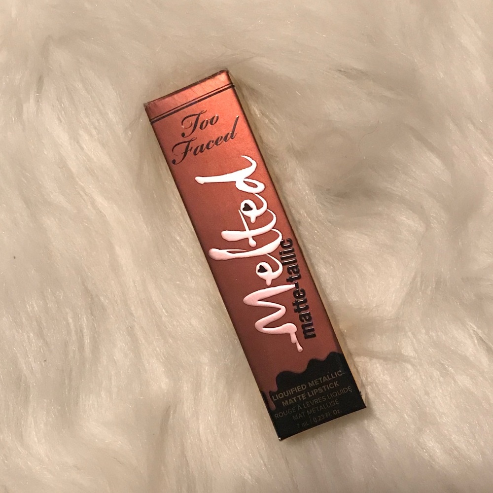 Melted Matte-tallic Lipstick in Faking It